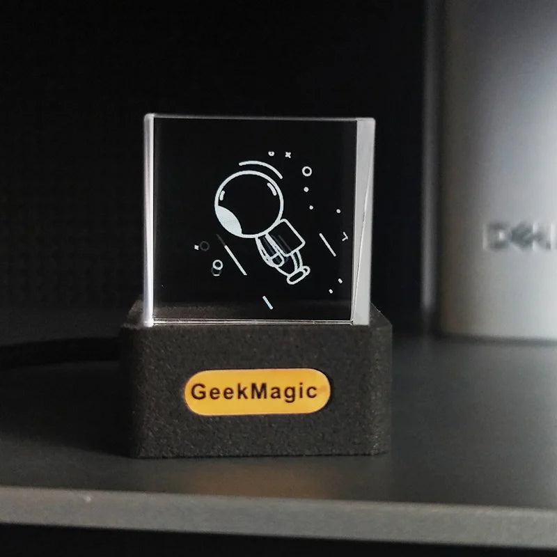 GeekMagic Crystal Display Hologram – 3D Smart Display for Photos, GIFs, and Weather